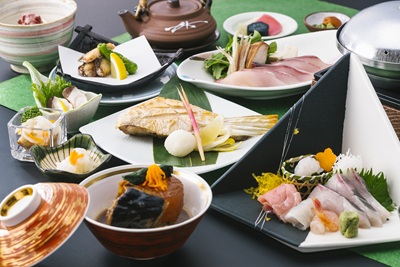 冬の味覚｢鰤｣☆鰤料理で人気の三種を盛り込んだ磯はなびの『鰤会席』をご堪能ください♪