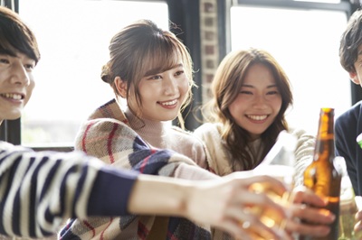 【卒業旅行プラン】証明書提示／卒業生以外不可☆最大3時間カラオケルーム利用無料☆夕食は鮑の踊り焼きが付いた華会席♪